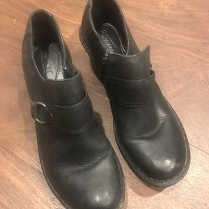 Born Raveena Black Slip On Clog w/ Buckle Detail Sz 10